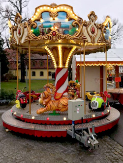 Kinderkarussell / Nostalgiekarussell „Zwölfer“ in Leipzig mieten