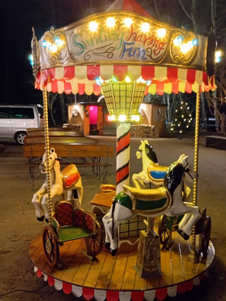 Kinderkarussell mieten, Nostalgiekarussell Vermietung Pferdchen 